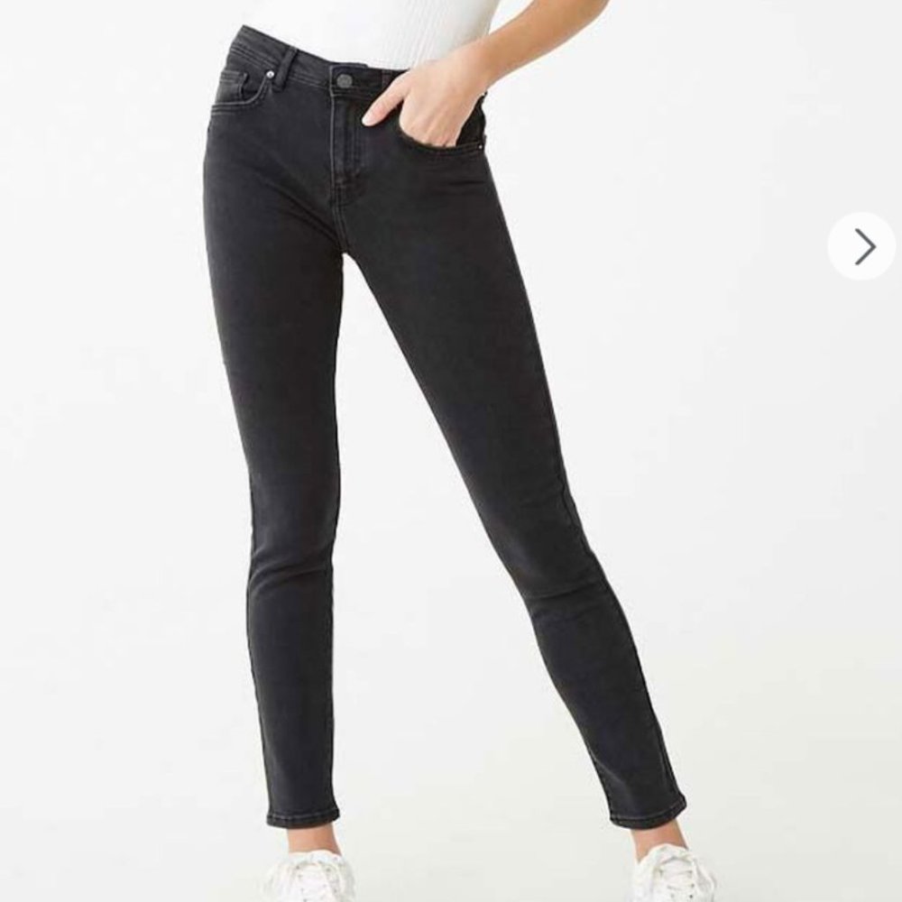 Mid-Rise Push-Up Jeans